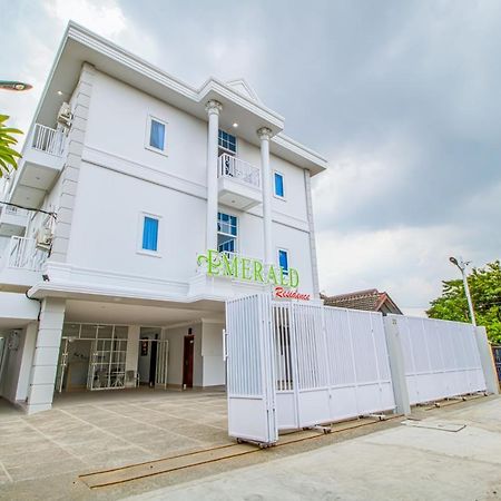 Emerald Residence Medan Esterno foto