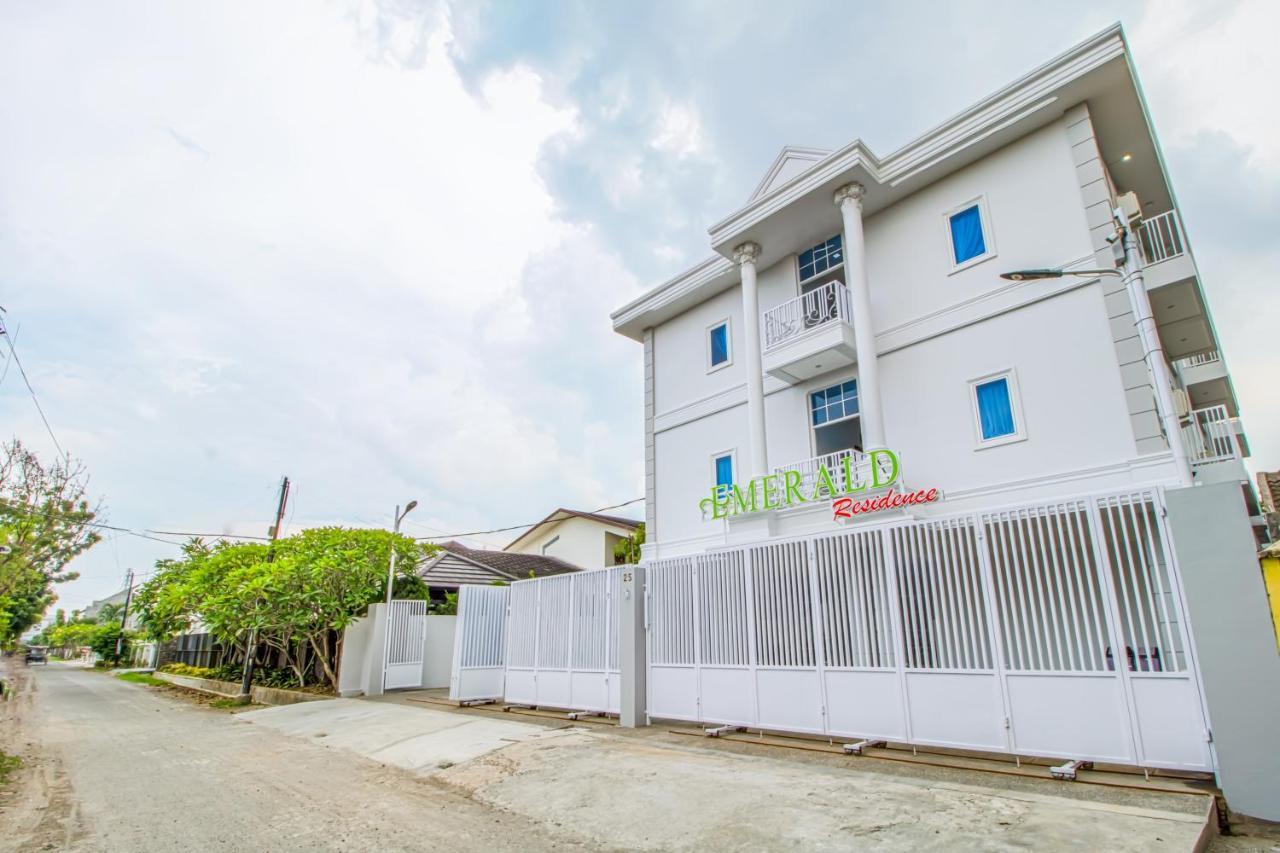 Emerald Residence Medan Esterno foto