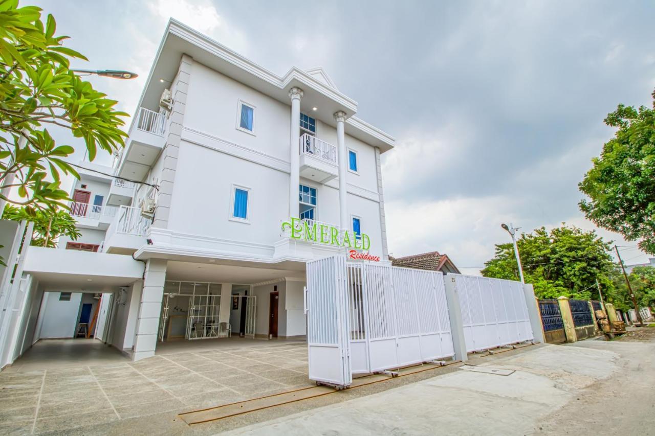 Emerald Residence Medan Esterno foto